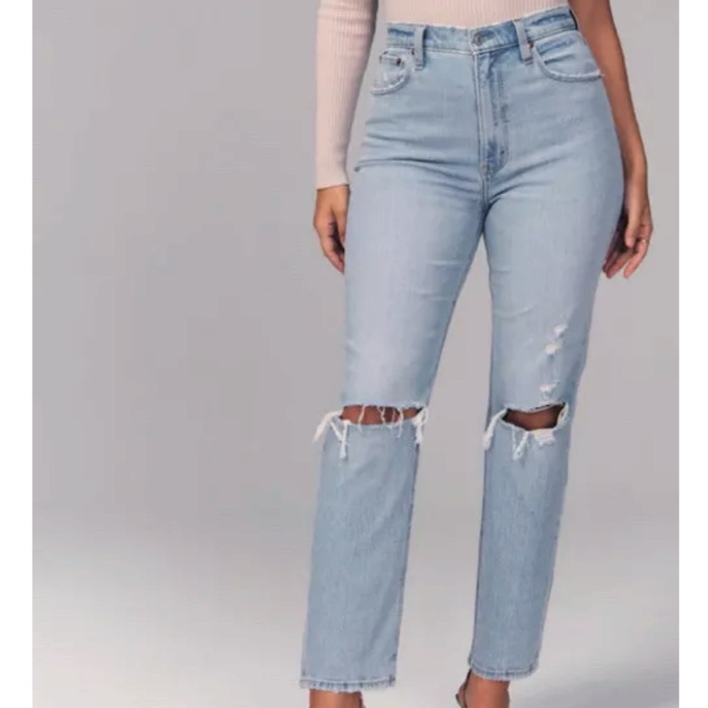 ABERCROMBIE & FITCH “The Mom High Rise” Jeans Curve Love Light Wash Size 28S